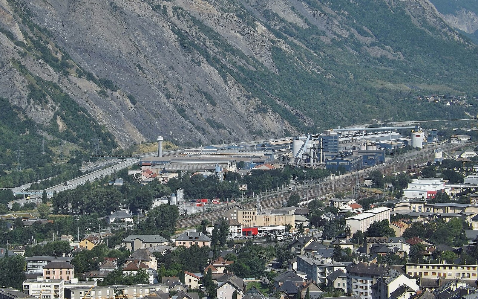 Saint-Jean-de-Maurienne aluminium industrial valley
