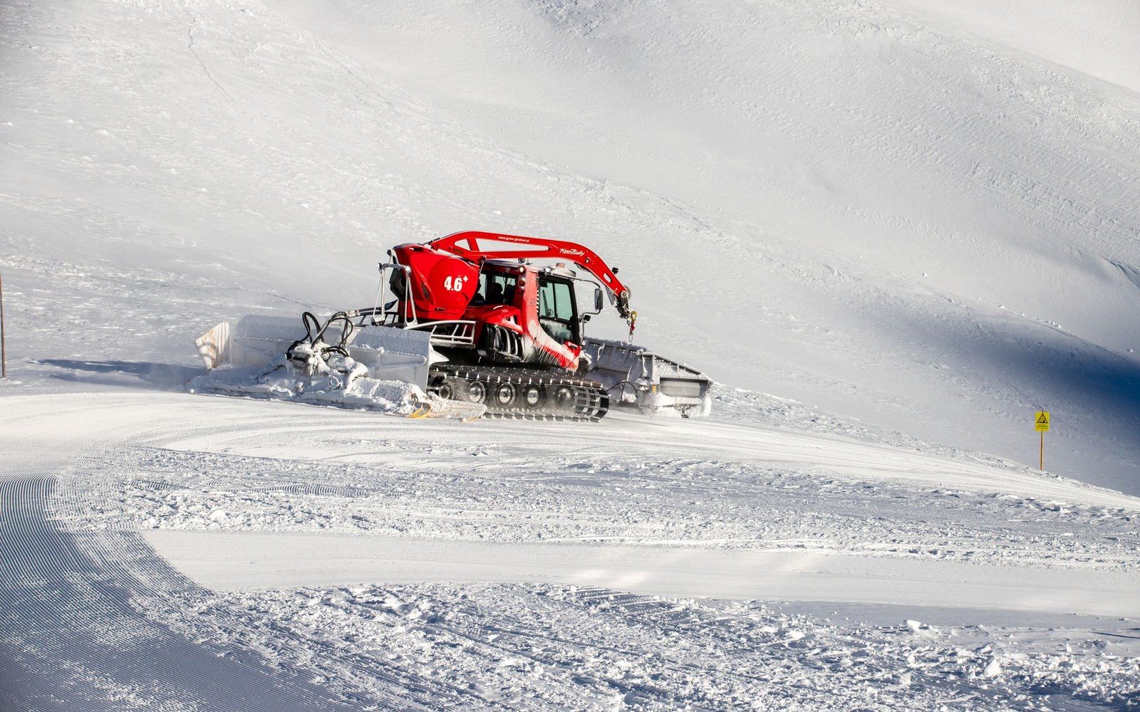 Snow lance steel mast ski piste hardware